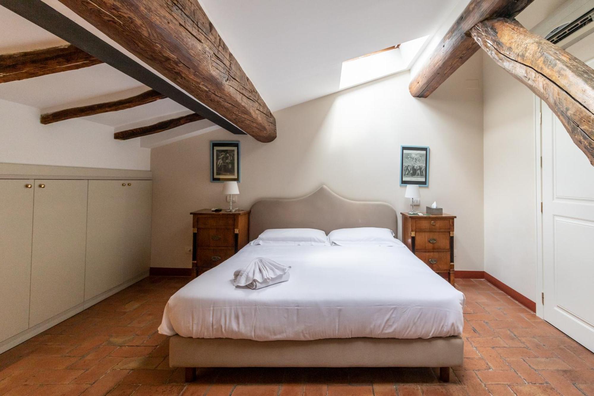 Casa Isolani Charms Rooms Santo Stefano Bologna Exterior photo